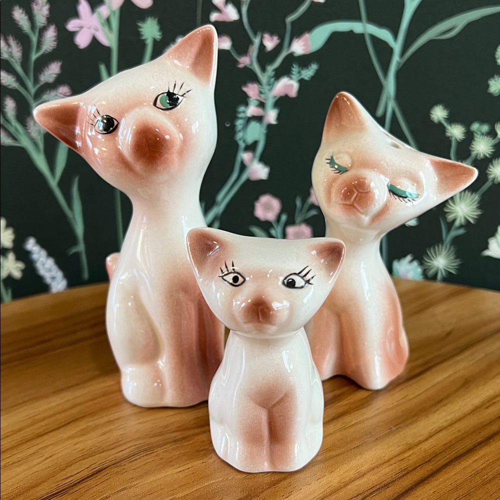 VINTAGE  Siamese cat ceramic Salt, Pepper, and toothpick holder! 60’s kitchen